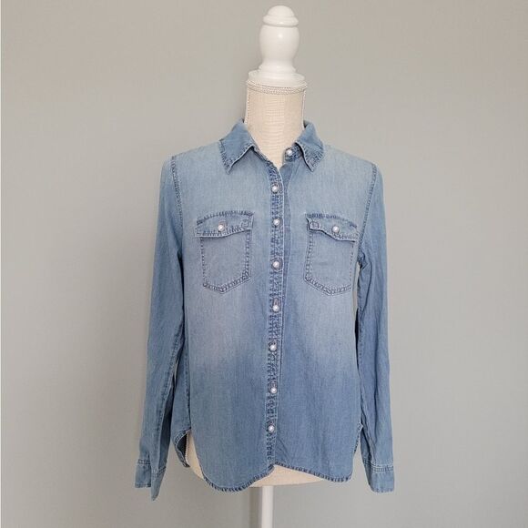 Francesca's Chambray Top Size XS - Picture 1 of 3